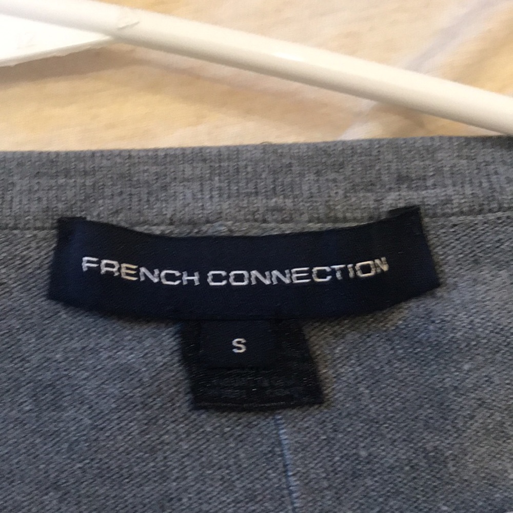 Simple gray sweater - Picture 4 of 4